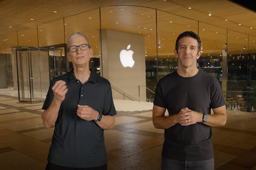 De ingeniero de monitores a CEO: Quién es John Ternus, el favorito para suceder a Tim Cook en Apple