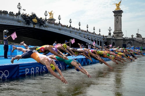 En 1923 se prohibió nadar en el Sena: la historia tóxica del río de París que ni los Juegos Olímpicos pudieron evitar