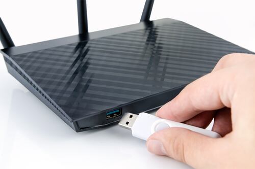 ¡Tu router no es solo para el WiFi! Conoce los trucos ocultos de su puerto USB que lo convertirán en un mini-servidor