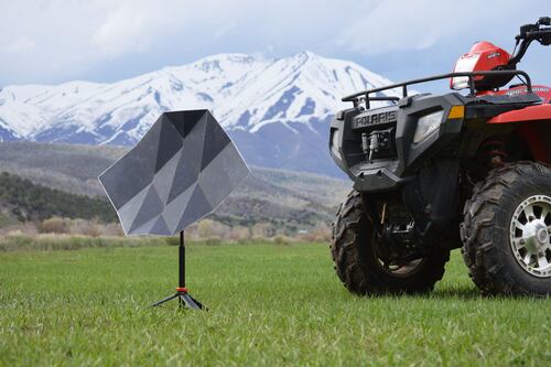 Este panel solar inspirado en el origami lleva la energía a cualquier lugar