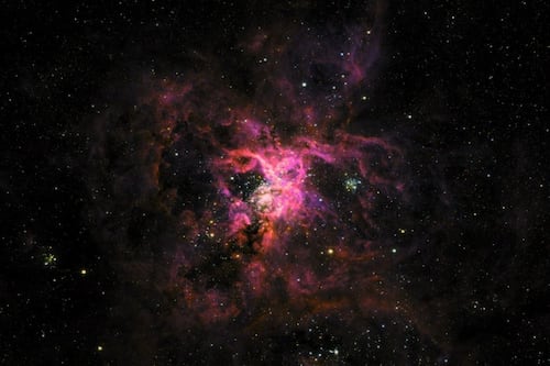 Telescopio James Webb capta lo que ocurre alrededor de una estrella moribunda a 1.500 años luz de la Tierra