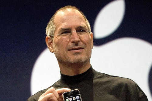 La historia del Rokr E1: ¿Sabías que un fracaso inspiró a Steve Jobs para crear el iPhone?