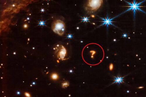 James Webb captura una nueva galaxia en forma de signo de interrogación: ¿Qué significa?