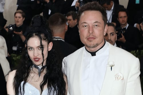 Grimes insinúa que tendrá un hijo con Elon Musk, y de paso burla la censura de Instagram [NSFW]