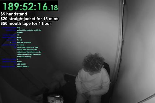 Youtuber que quiso pasar 12 días sin dormir regresa con un reto más intenso | Quiere estar un mes en completo aislamiento