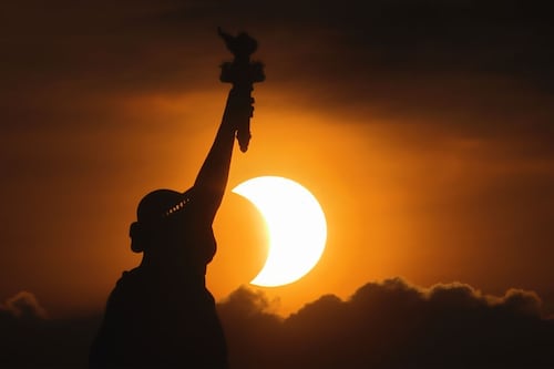 Eclipse solar 2021: estas son las fotos más extraordinarias del anillo de fuego