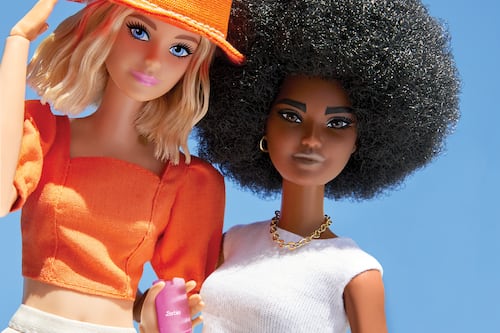 Barbie tendrá su propio teléfono oficial de la mano de HMD, Mattel y Nokia pero hay un detalle