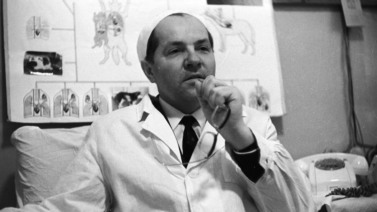 El doctor Vladimir Demikhov para muchos era un loco que creaba engendros. Para la ciencia terminó siendo un hombre clave para los trasplantes.
