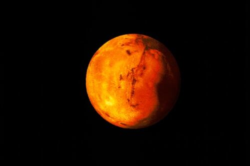 Más cerca de Marte: Crean un motor que podría llevarnos al “planeta rojo”