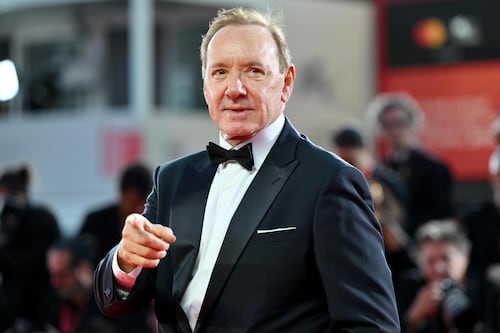 Kevin Spacey alcanza acuerdo extrajudicial con tres hombres que lo acusaban de agresión sexual