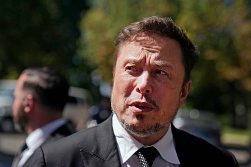 Elon Musk ofrece carga gratis a vehículos Tesla en Israel y critica a Irán por apoyo a Hamás