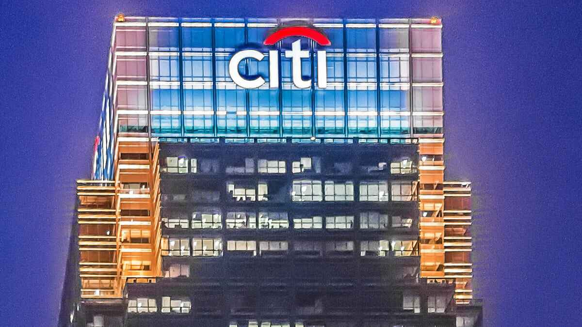 Citigroup evalúa el impacto de las plataformas de Inteligencia Artificial y estima que casi todos se quedarán sin empleo en la banca.