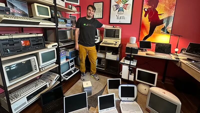 Este superfan de Apple tiene una colección brutal de miles de dólares y le rinde culto a Steve Jobs