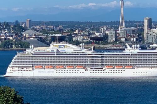 La historia del millonario que ha vivido 25 años en un crucero y estos son los problemas que ha generado