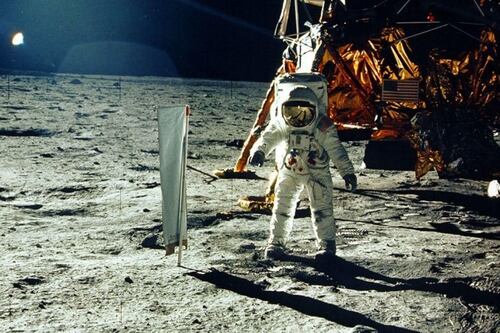 La NASA muestra cómo se entrenan los astronautas para caminar en la Luna: ¿Es posible saltar en el satélite natural?