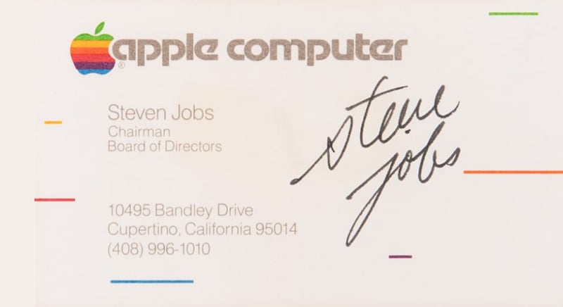 En la subasta de la tarjeta de negocios de Steve Jobs también hay una tarjeta de Elon Musk como jefe de SpaceX.
