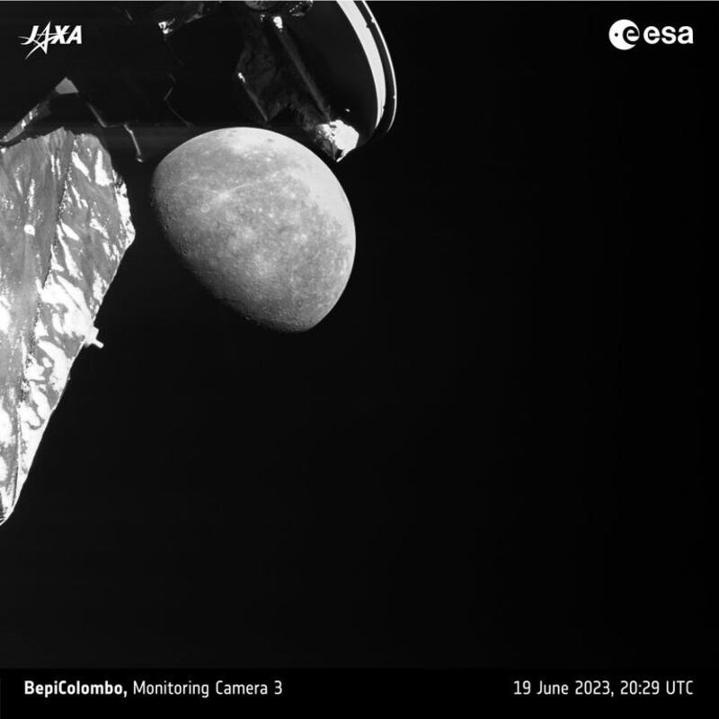 BepiColombo ha capturado unos retratos espectaculares del planeta Mercurio a apenas unos pocos cientos de kilómetros de distancia.