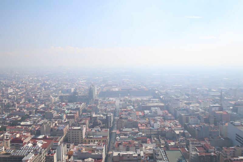 Las autoridades capitalinas han anunciado que la calidad del aire es "extremadamente mala" durante las primeras horas de 2023