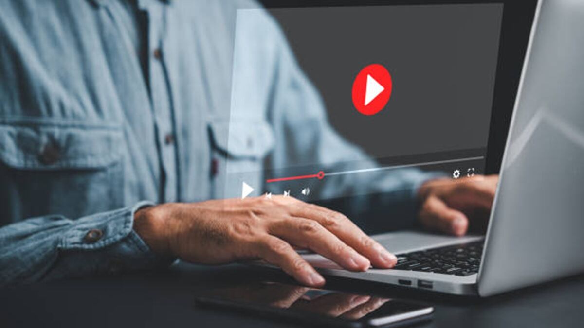 YouTube inteligencia artificial. Pixabay