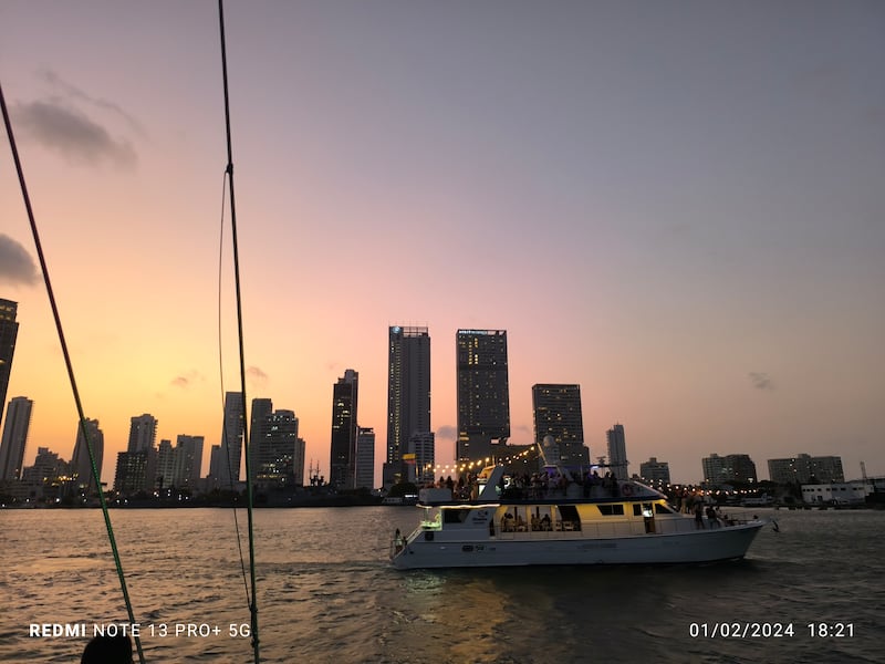 Xiaomi Redmi Note 13 Pro+ 5G | Fotografía tomada de noche con 200 MP