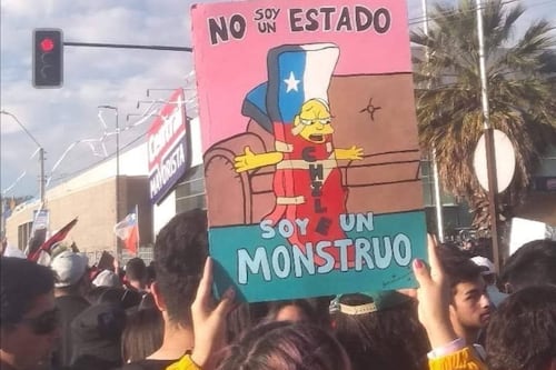 Argentinos cuestionan quiénes son más fanáticos de Los Simpsons tras increíbles carteles en Chile