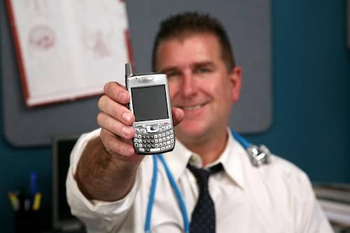Los smartphones podrían distraer a los doctores y poner en riesgo a pacientes