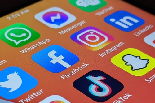 ¿Por qué está fallando Facebook, WhatsApp e Instagram y qué significa error en la consulta?