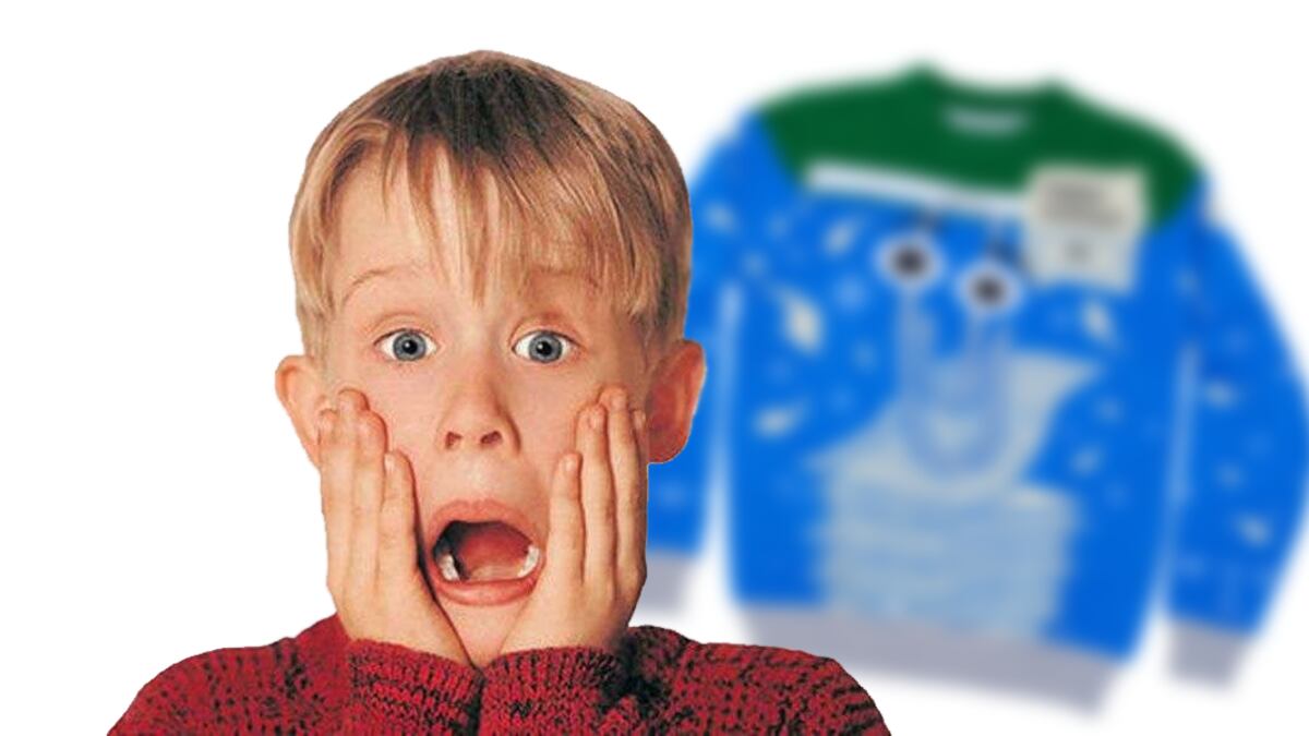 Clippy el molesto asistente virtual de Office 97 ha regresado por cortesía de Microsoft en la forma de uno de esos suéteres navideños horrendos.