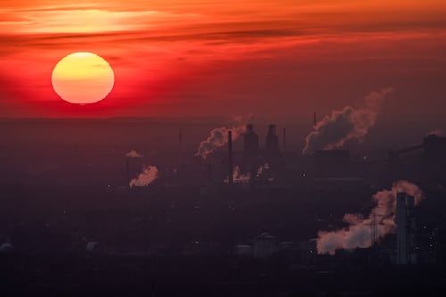 Postergar el control de CO2 condena a futuras generaciones a olas de calor extremas