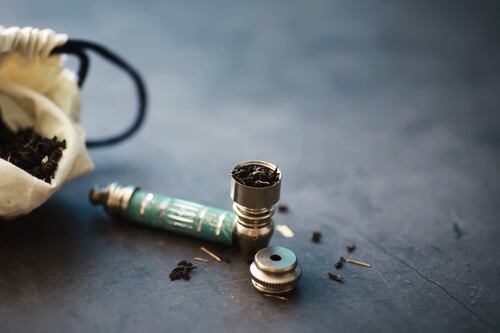 Estudio alerta sobre la baja percepción de riesgo al manejar con marihuana: “La embriaguez cannábica es tan potente como la alcohólica”