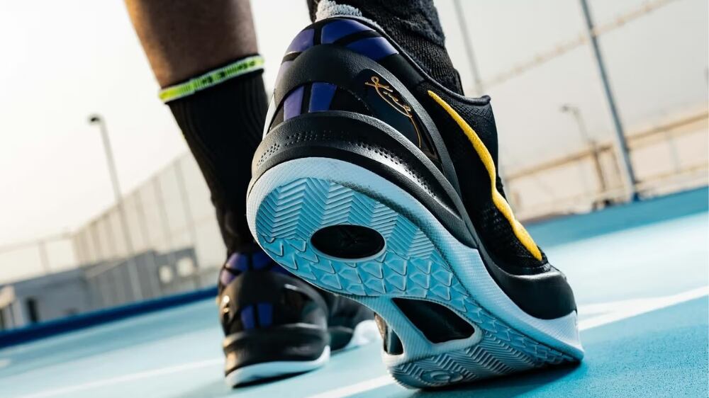 Kobe 8 Protro “Hollywood Nights” | Foto: Knowing Kicks