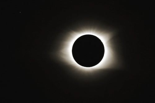 ¿Lo lograrán? Este es el plan de la NASA para apuntar el eclipse solar con un telescopio gigante