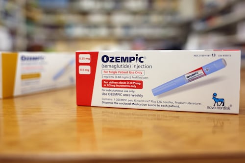 ¿Abejas? Aprovechan auge de Ozempic para ‘adelgazar’ las billeteras de sus víctimas