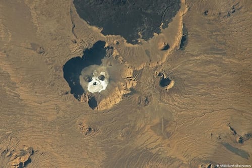 ¿Qué es la ‘calavera del Desierto del Sahara’?  El origen de la inquietante foto compartida por la NASA  