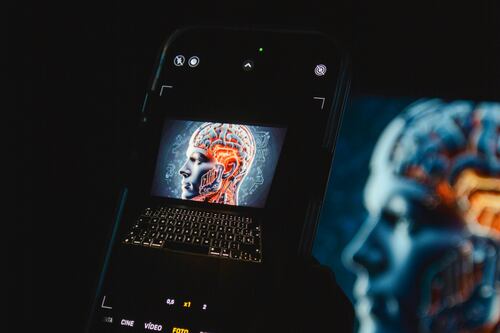 ¿Tienes una discapacidad motora? Synchron integró ChatGPT para sus interfaces cerebro-computadora