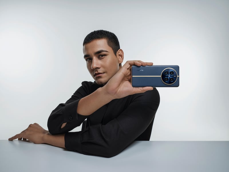 Tenemos en nuestras manos el nuevo realme 12 Pro+ 5G y cocinamos una reseña intensa. Aquí tienen nuestras primeras impresiones.