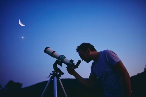 El espectáculo del siglo: El cometa C/2025 R3 alcanza su punto más cercano a la Tierra y podrá verse a simple vista