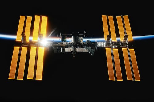 ¿Peligro en la EEI? La NASA y SpaceX trabajan juntos en un “rescate de emergencia”