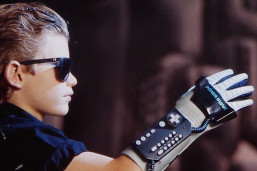 Power Glove: La historia del accesorio más “cool” de Nintendo que resultó ser un desastre tecnológico