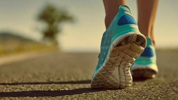 Caminar brinda muchos beneficios para el cuerpo humano | Foto: Referencial