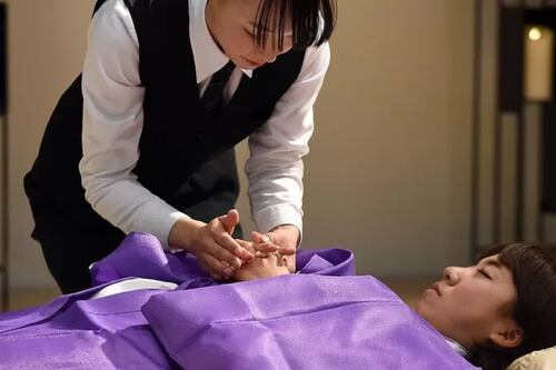 ¿Te gustaría asistir a tu propio funeral sin haber muerto? En Japón a esta práctica la llaman Seizenso