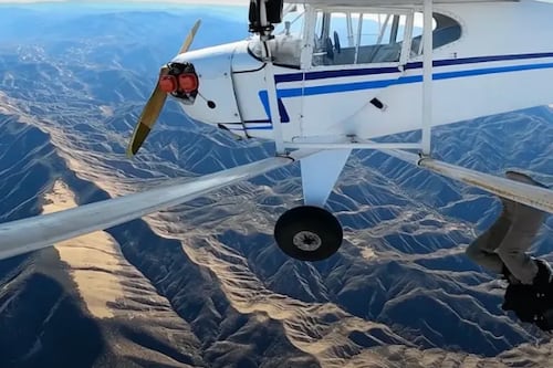 Las autoridades retiran licencia de un youtuber tras estrellar su avión a propósito