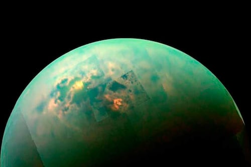 Es idéntica a la Tierra: Telescopio Webb capta una imagen de Titán en la que luce como un planeta con vida