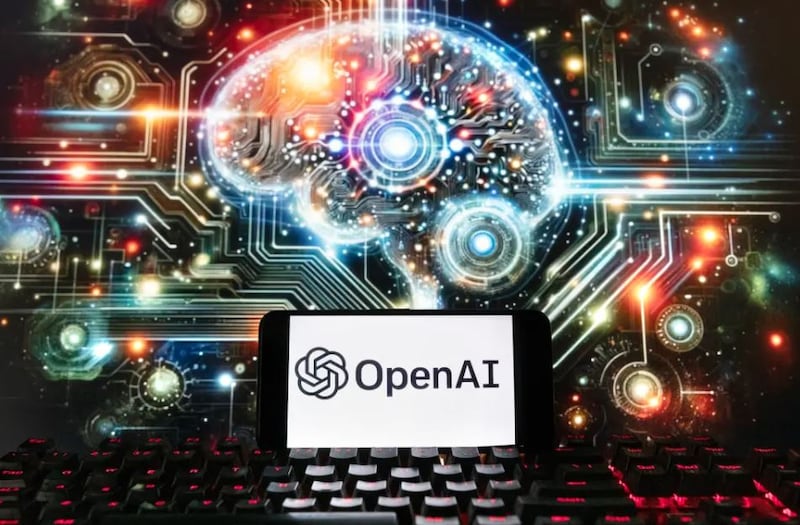 Tras tres años de elaboración, la Ley de IA llega cuando los sistemas de IA generativa, como ChatGPT de OpenAI, respaldado por Microsoft, y el chatbot Gemini de Google se vuelven más populares. | Foto: AP
