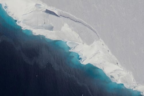 Alarmante hallazgo en la Antártica: científicos detectan agua tibia en el glaciar “más peligroso del mundo”