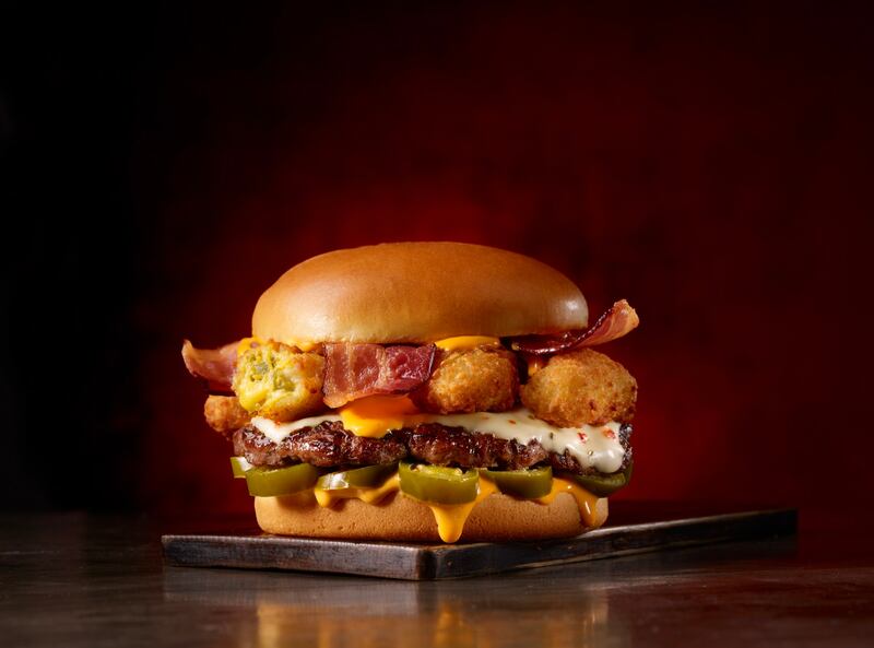 Carl´s Jr. venderá hamburguesas en un peso el 28 de mayo