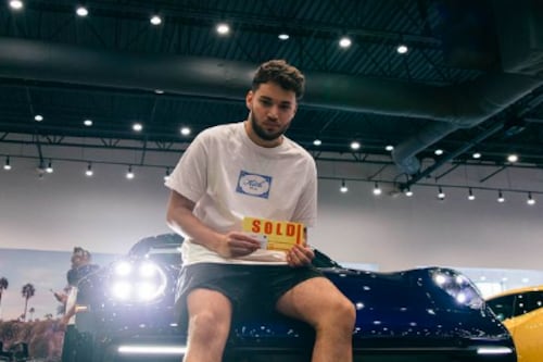 El CEO de Twitch desbanearía a popular streamer Adin Ross bajo una condición
