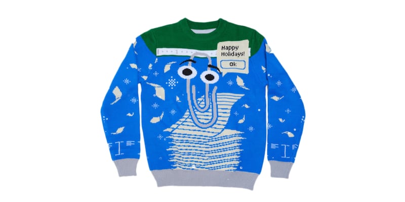 Clippy el molesto asistente virtual de Office 97 ha regresado por cortesía de Microsoft en la forma de uno de esos suéteres navideños horrendos.