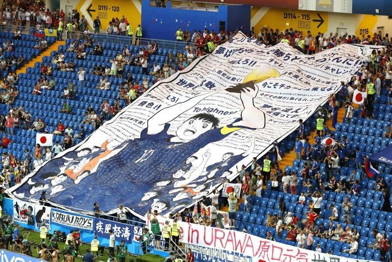 Fanáticos despliegan un trapo de Supercampeones durante el Mundial de Rusia 2018