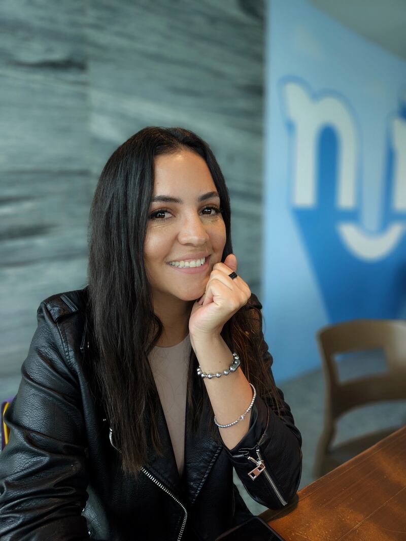 Probamos el realme 12 Pro+ 5G con especial énfasis en su cámara. Nos topamos con un smartphone de gama media-alta con detalles que lo hace sentir premium.